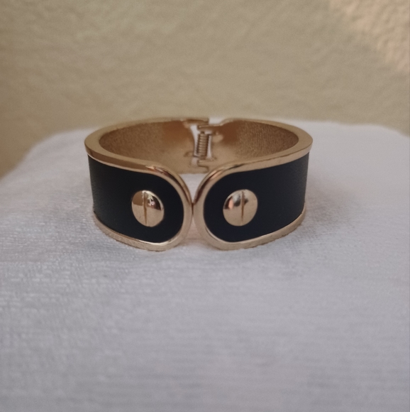 Goldtone & Vegan Leather bangle - Picture 1 of 4
